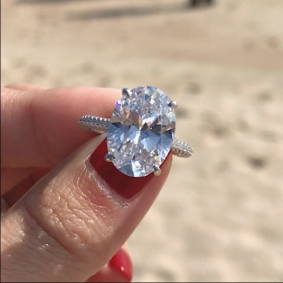 18k Brilliant Diamond Ring - Picture 12 of 13